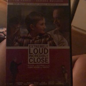 extremely loud incredibly close